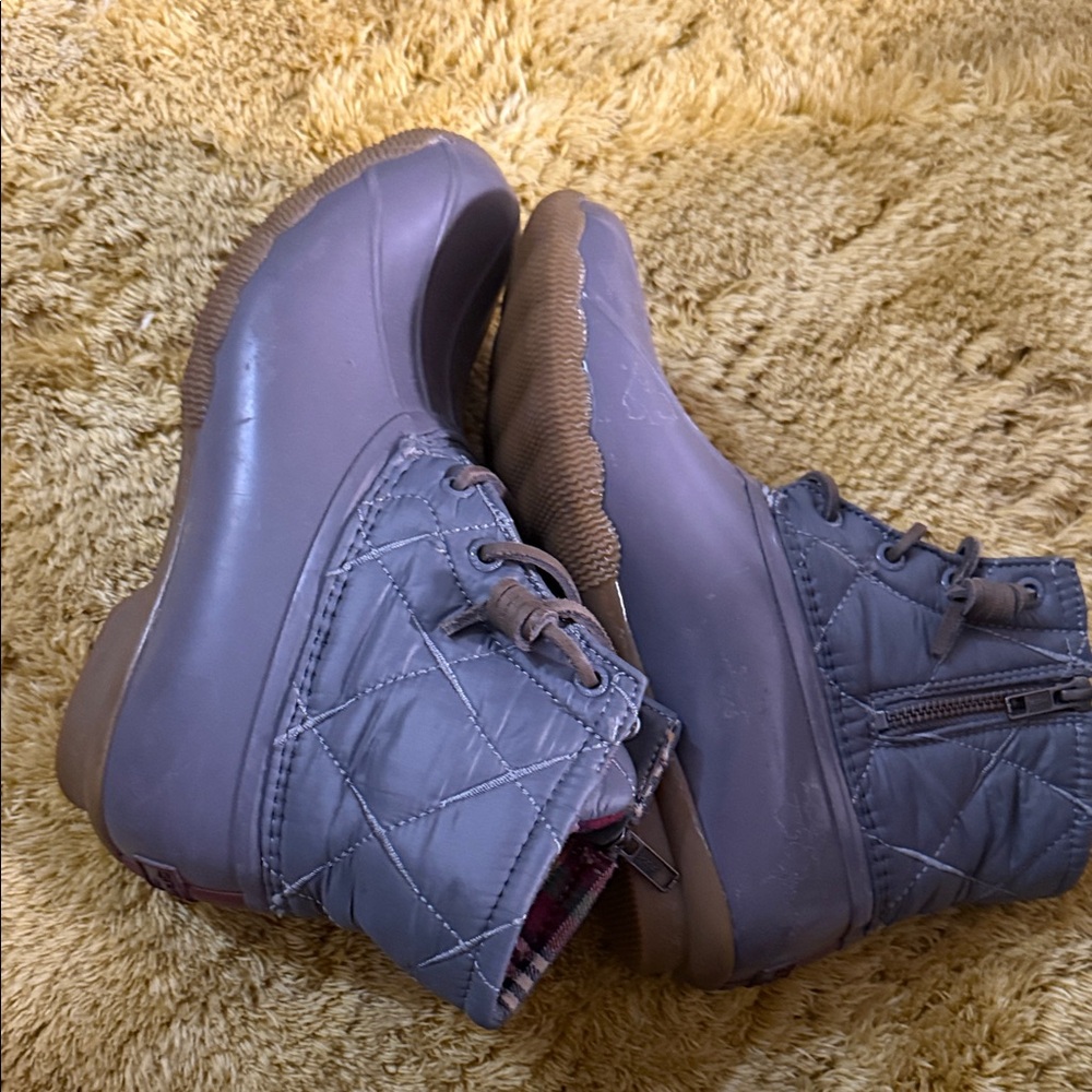 Stylish Gray Quilted Women's Boots 6.5 Sperrys - Picture 6 of 9